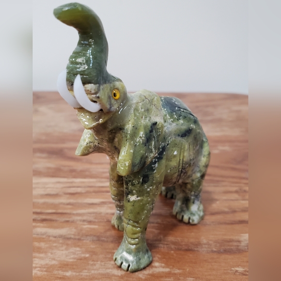 Serpentine Crystal Elephant - Picture 5 of 12